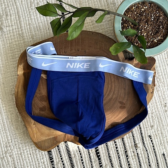 Nike - Picture 2 of 9